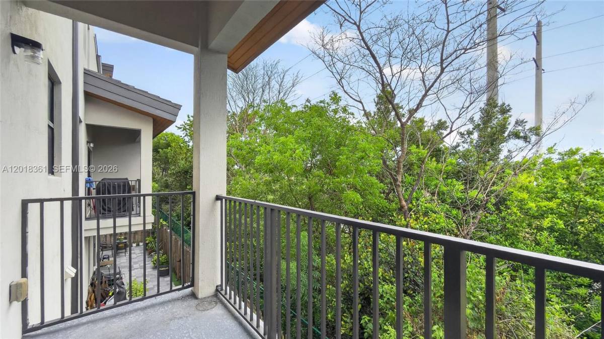 Townhouse for rent at 10467 NW 82nd St, Miami, FL 33178