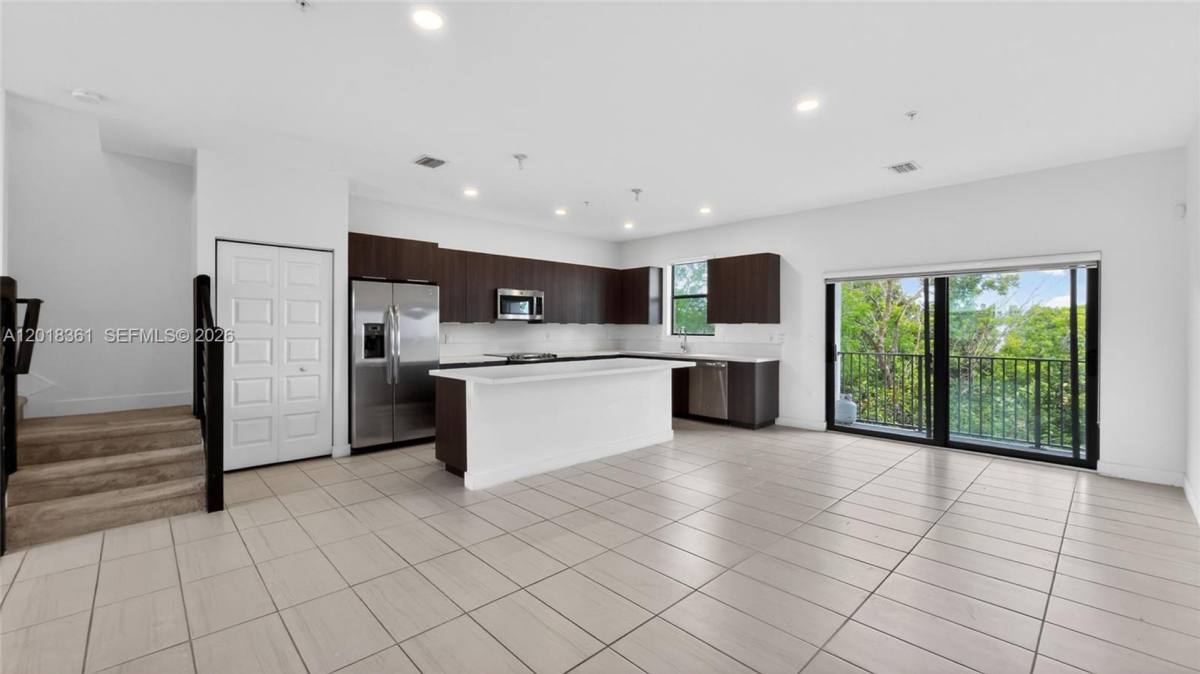 Townhouse for rent at 10467 NW 82nd St, Miami, FL 33178