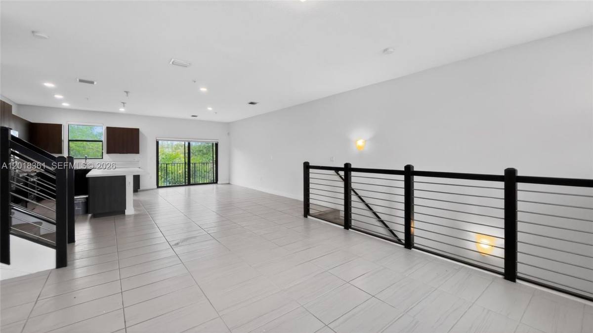 Townhouse for rent at 10467 NW 82nd St, Miami, FL 33178