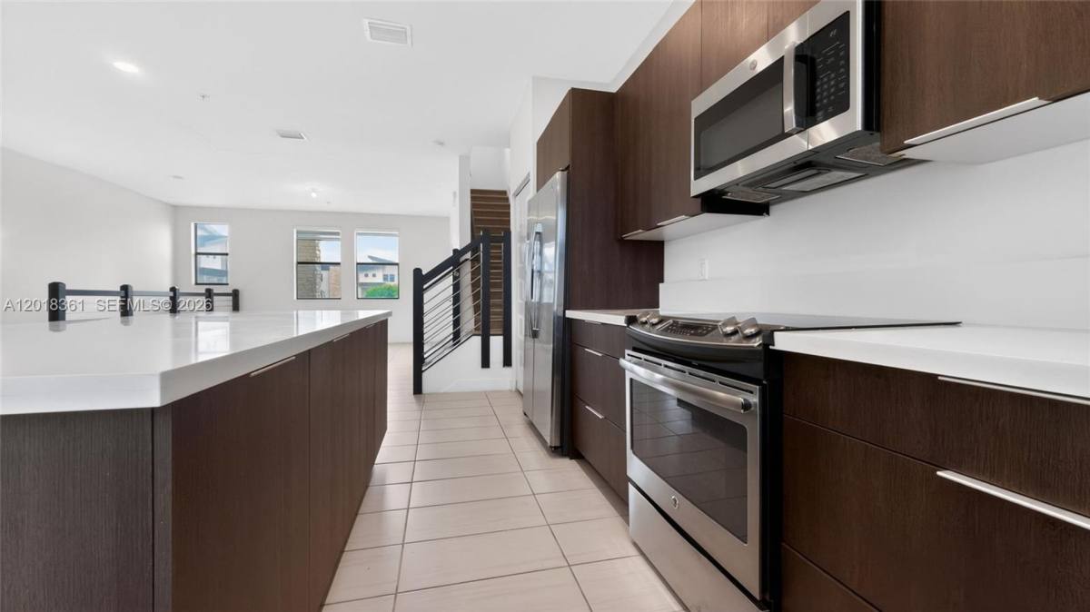 Townhouse for rent at 10467 NW 82nd St, Miami, FL 33178