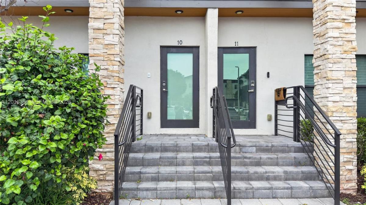 Townhouse for rent at 10467 NW 82nd St, Miami, FL 33178