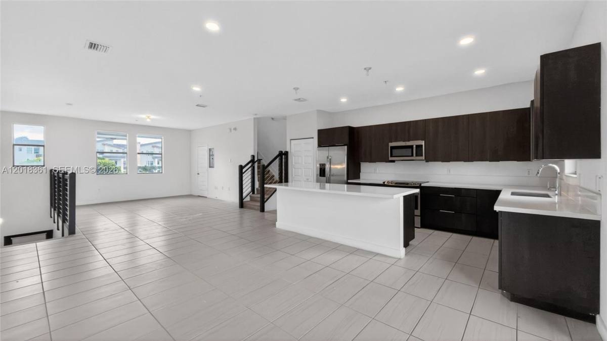 Townhouse for rent at 10467 NW 82nd St, Miami, FL 33178