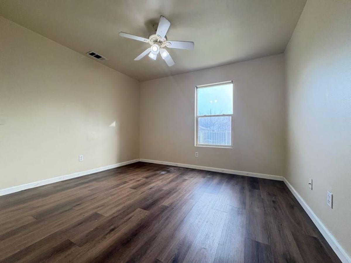 Townhouse for rent at 1003 Victoria Ave, Stockton, CA 95203