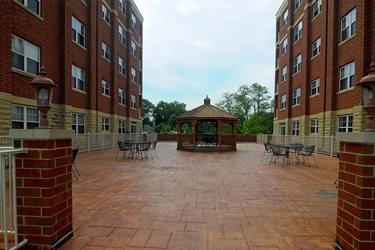 Apartment for rent at 2 Itasca Place, Itasca, IL 60143