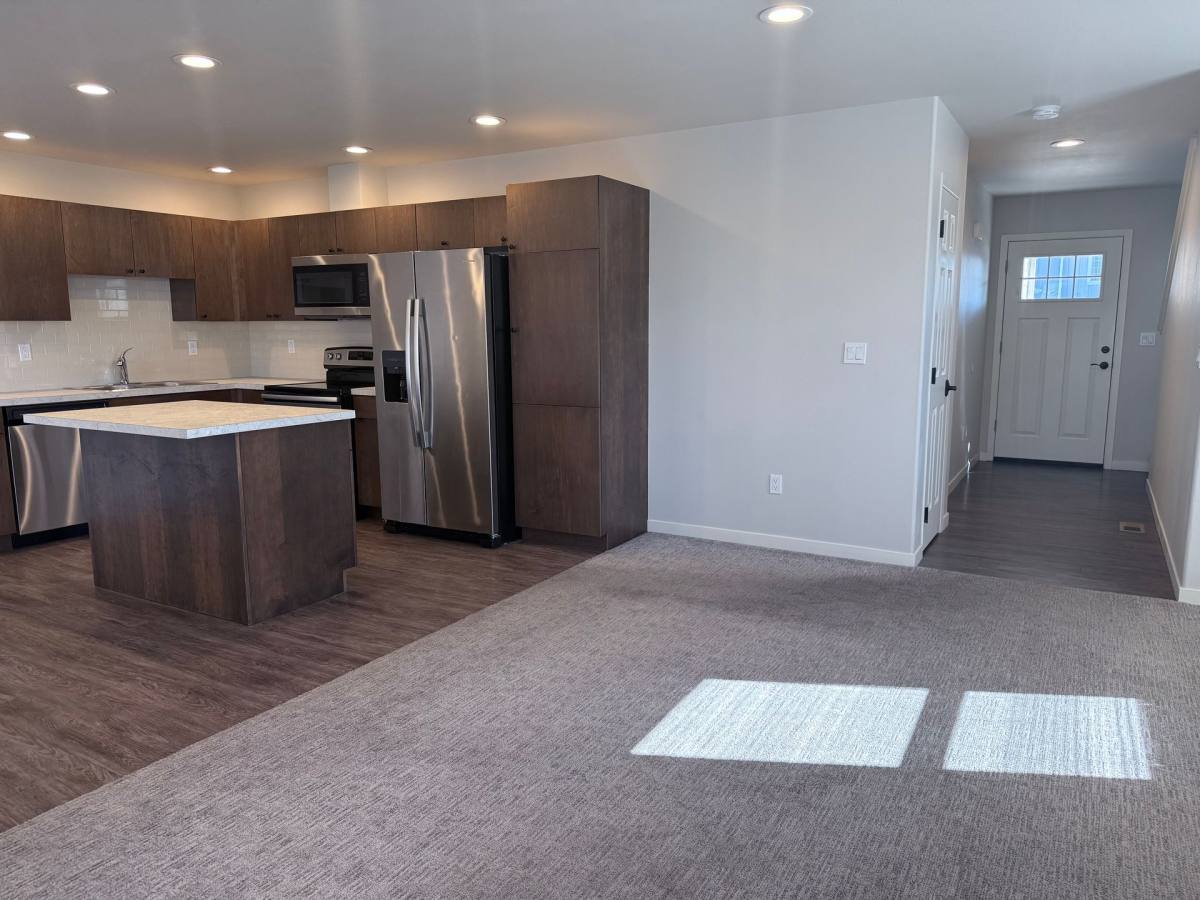 Townhouse for rent at 7419 Saddlebrook Loop, Yakima, WA 98908