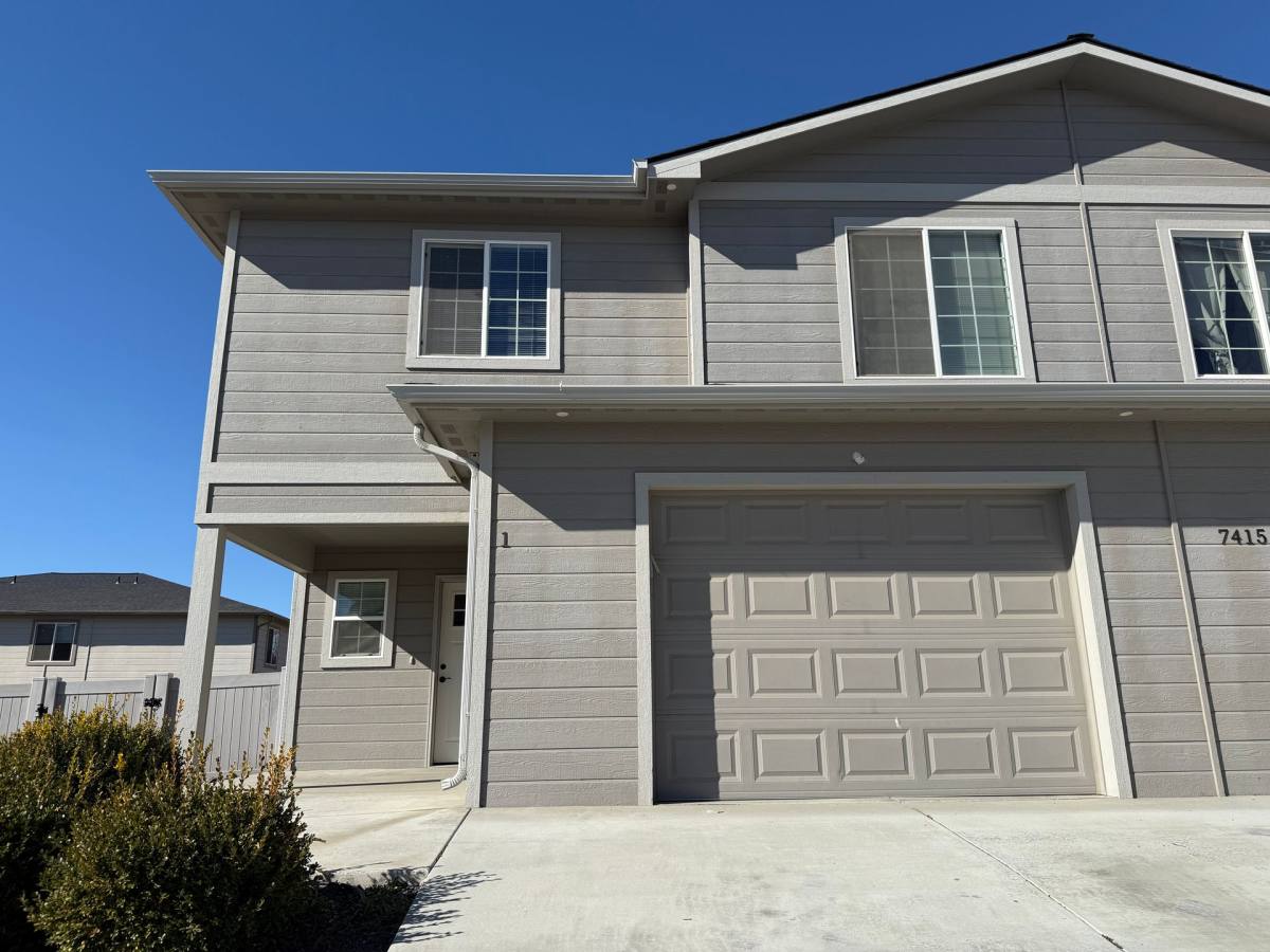 Townhouse for rent at 7419 Saddlebrook Loop, Yakima, WA 98908