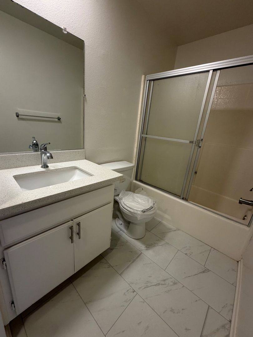 Apartment for rent at 3711 Glendon Ave, Los Angeles, CA 90034