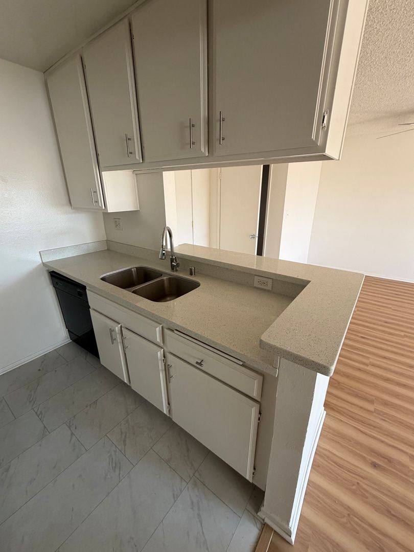 Apartment for rent at 3711 Glendon Ave, Los Angeles, CA 90034