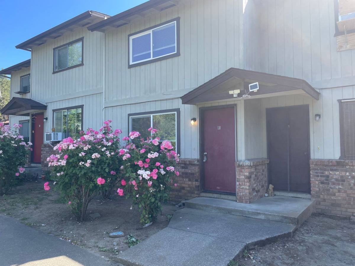 Townhouse for rent at 2024 NE Fairview Ave, Grants Pass, OR 97526