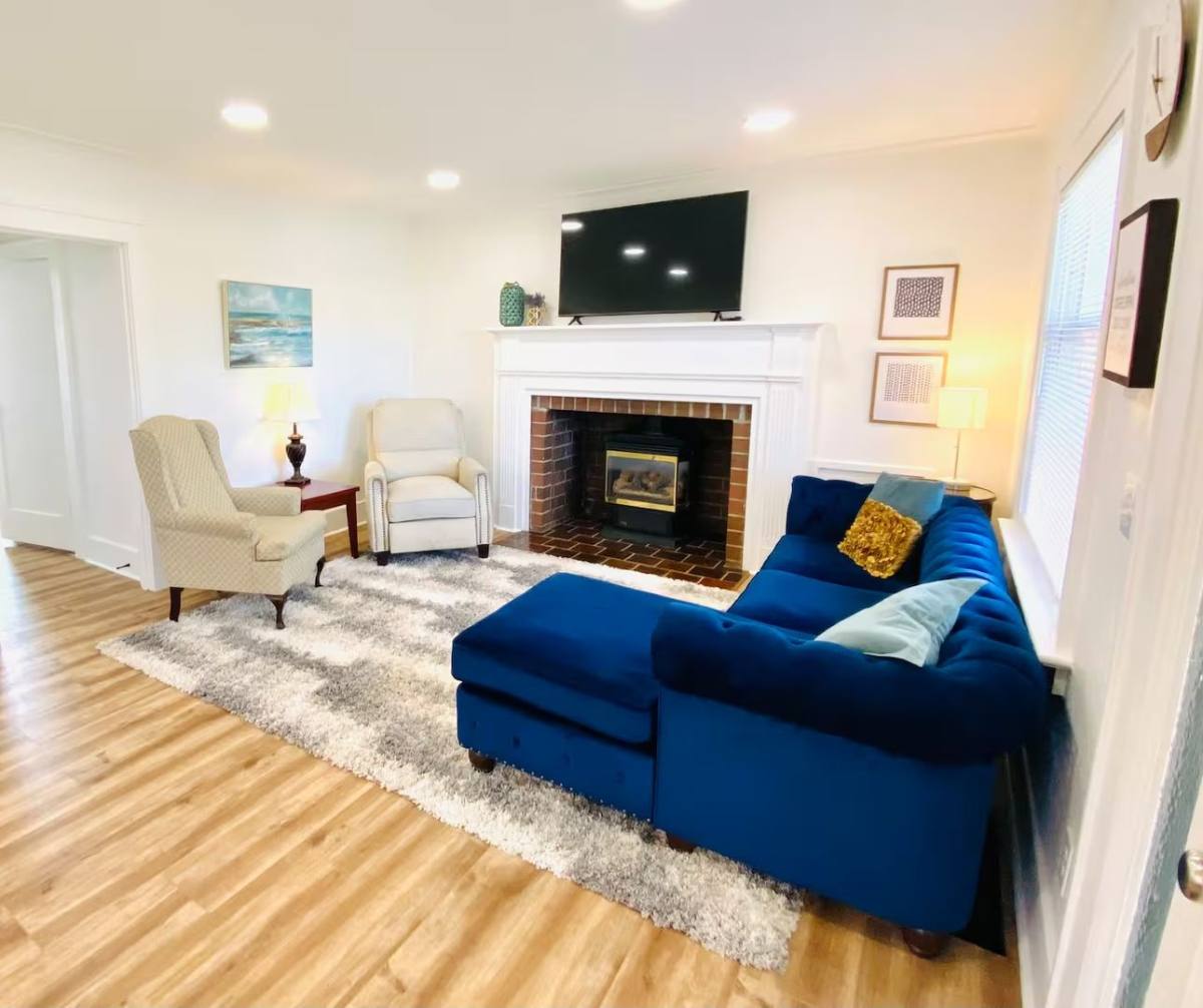 Apartment for rent at 713 Front St, Lynden, WA 98264
