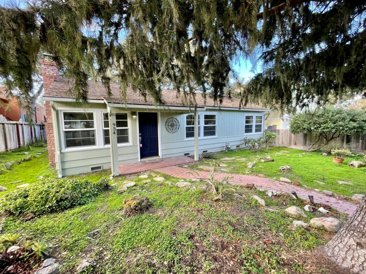 House for rent at 934 Fountain Ave, Pacific Grove, CA 93950