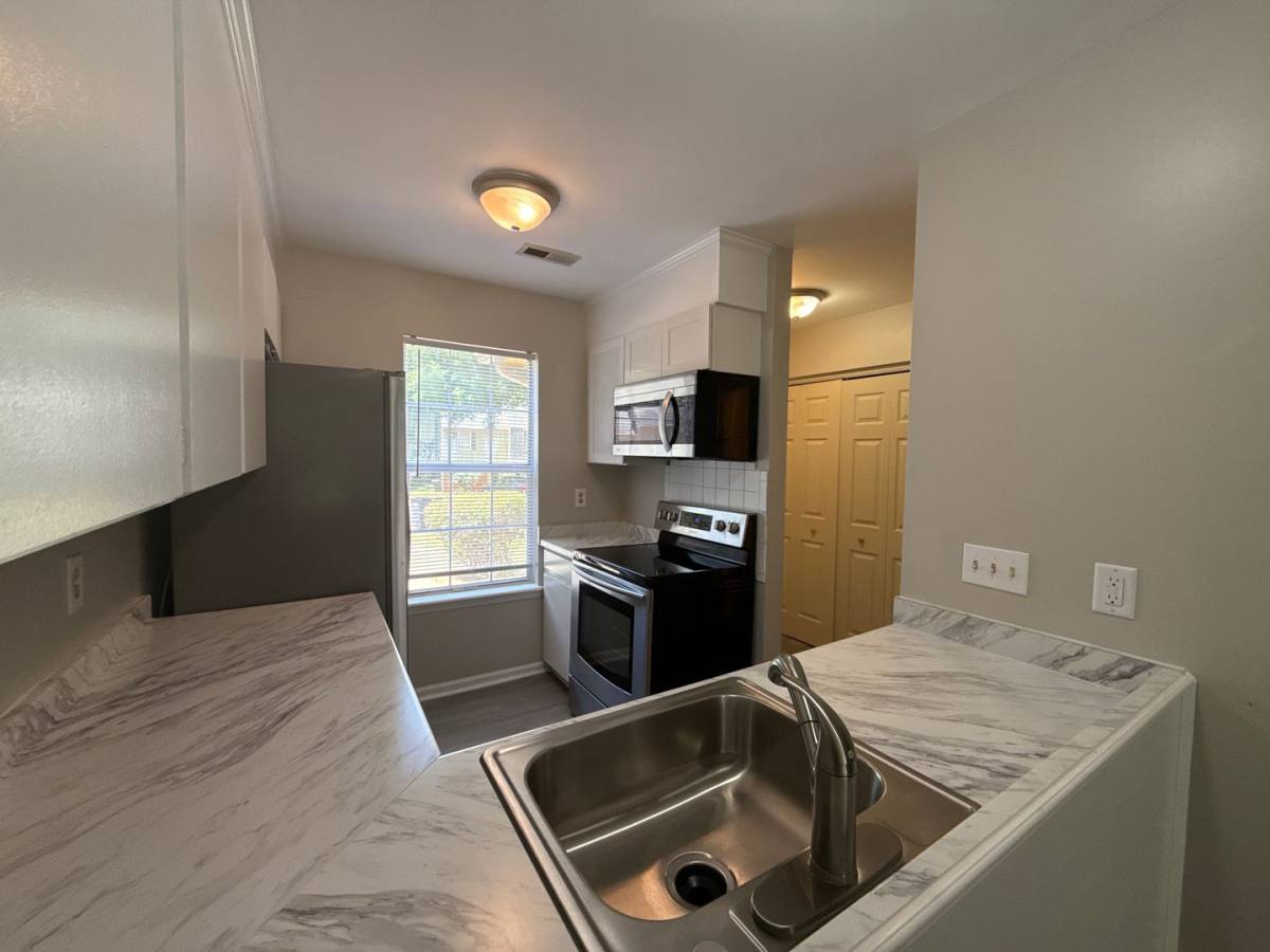 Townhouse for rent at 4042 Briarhill Dr, Charlotte, NC 28215