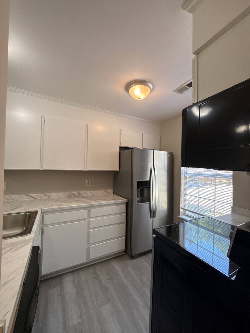 Townhouse for rent at 4042 Briarhill Dr, Charlotte, NC 28215