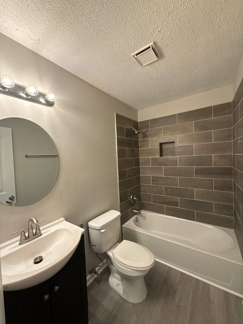 Townhouse for rent at 4042 Briarhill Dr, Charlotte, NC 28215