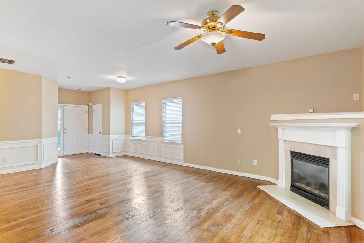 House for rent at 924 Silver Lake Dr, Acworth, GA 30102