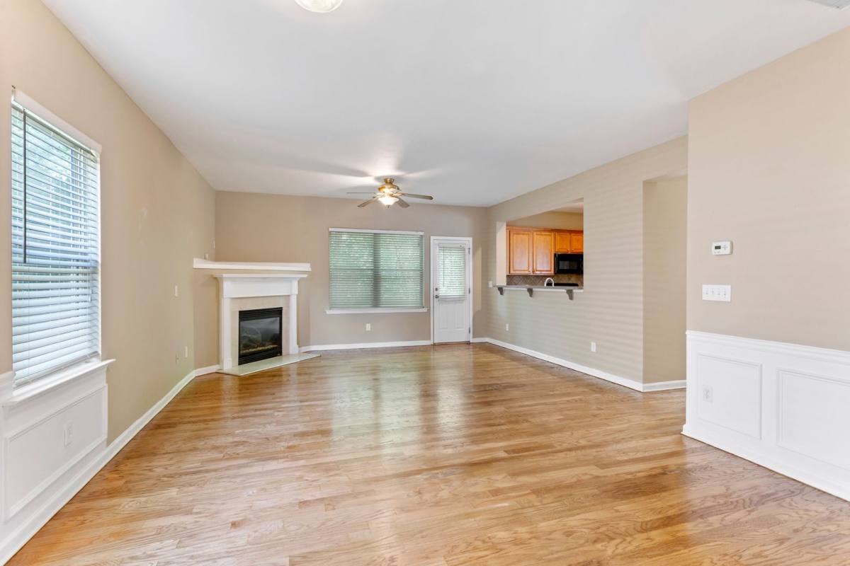 House for rent at 924 Silver Lake Dr, Acworth, GA 30102