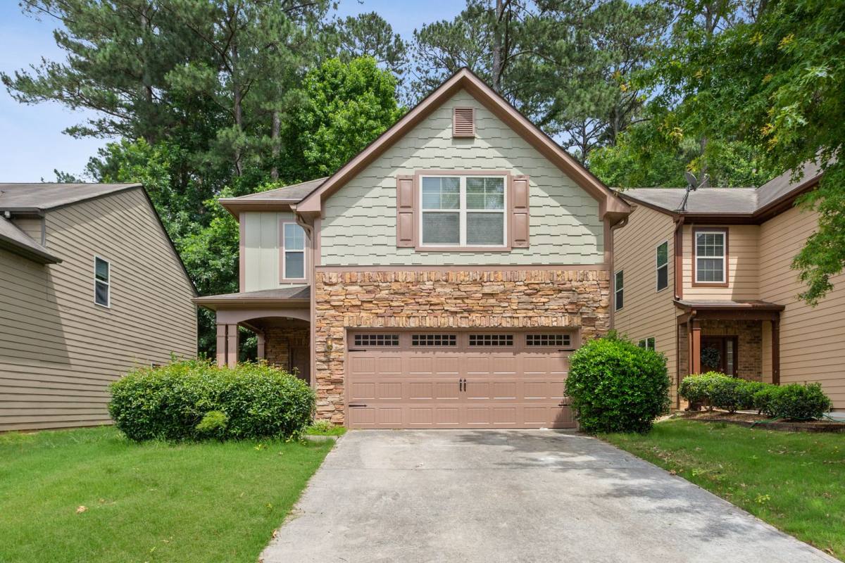 House for rent at 924 Silver Lake Dr, Acworth, GA 30102
