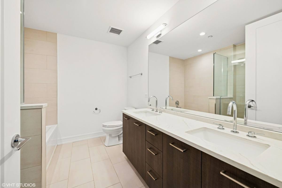 Apartment for rent at 434 Wmelrose St, Chicago, IL 60657