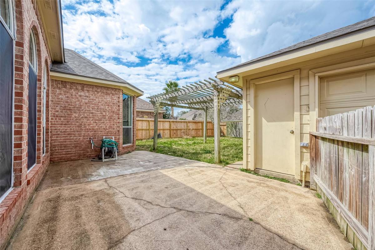 House for rent at 2424 Leanett Way, Pearland, TX 77584