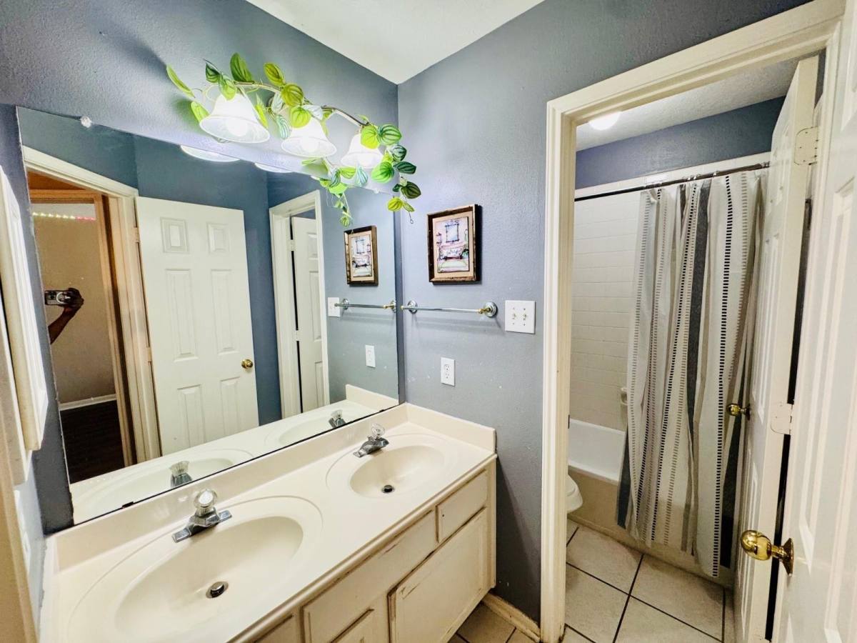 House for rent at 3320 Ridgepoint Court, Pearland, TX 77584