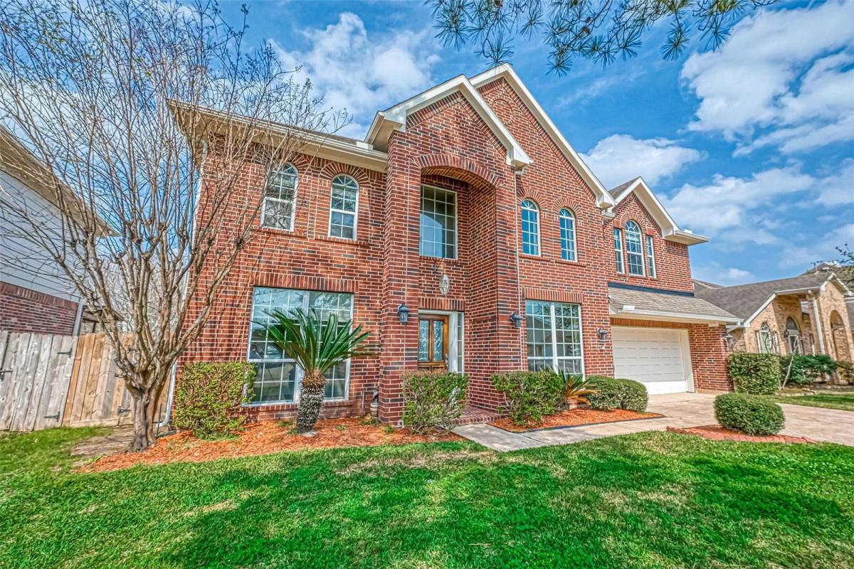 House for rent at 11207 Sunlit Bay Dr, Pearland, TX 77584