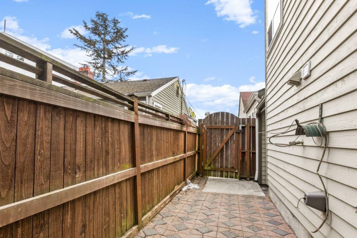 Townhouse for rent at 3633 22nd Ave W, Seattle, WA 98199