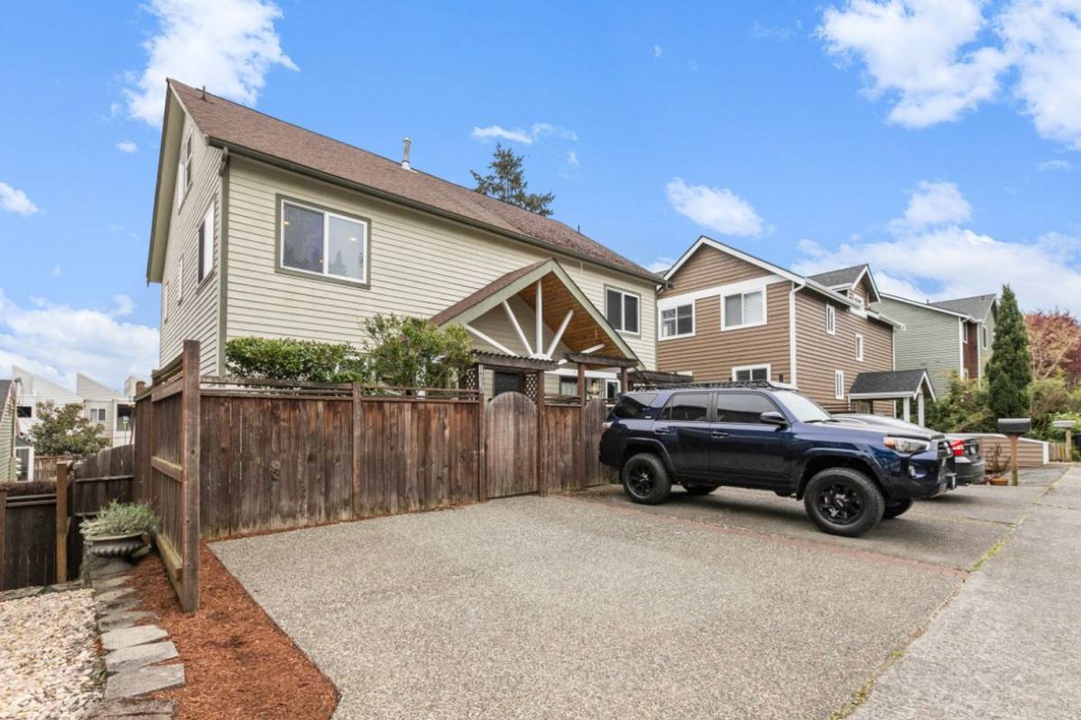 Townhouse for rent at 3633 22nd Ave W, Seattle, WA 98199