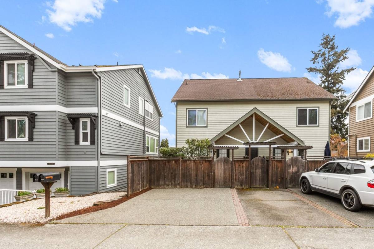 Townhouse for rent at 3633 22nd Ave W, Seattle, WA 98199