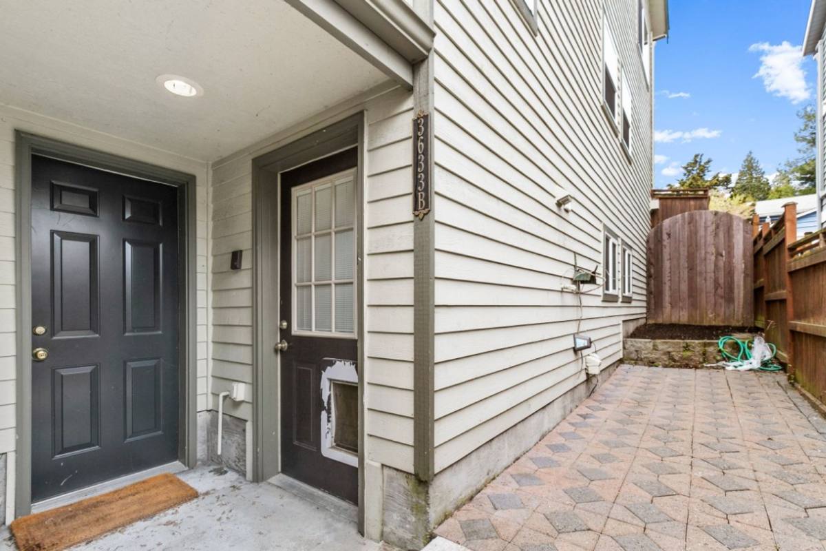 Townhouse for rent at 3633 22nd Ave W, Seattle, WA 98199