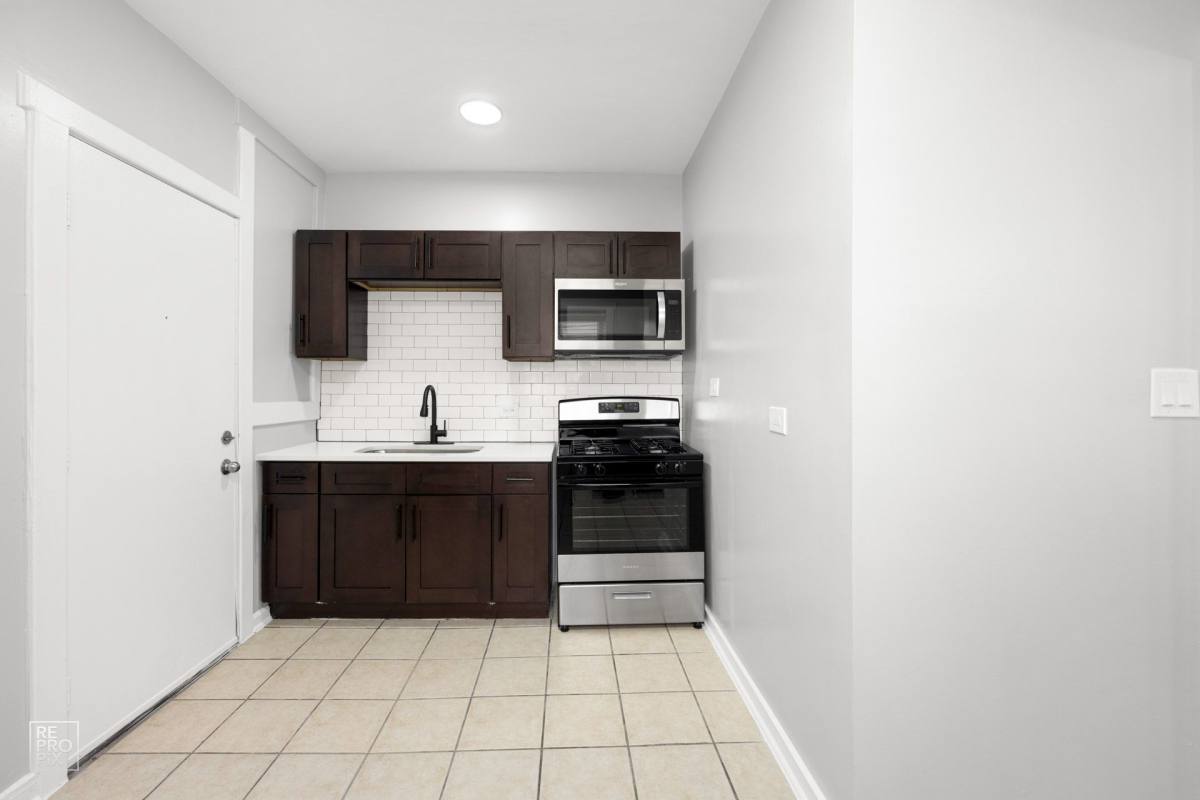 Apartment for rent at 4720 S Drexel Blvd, Chicago, IL 60615