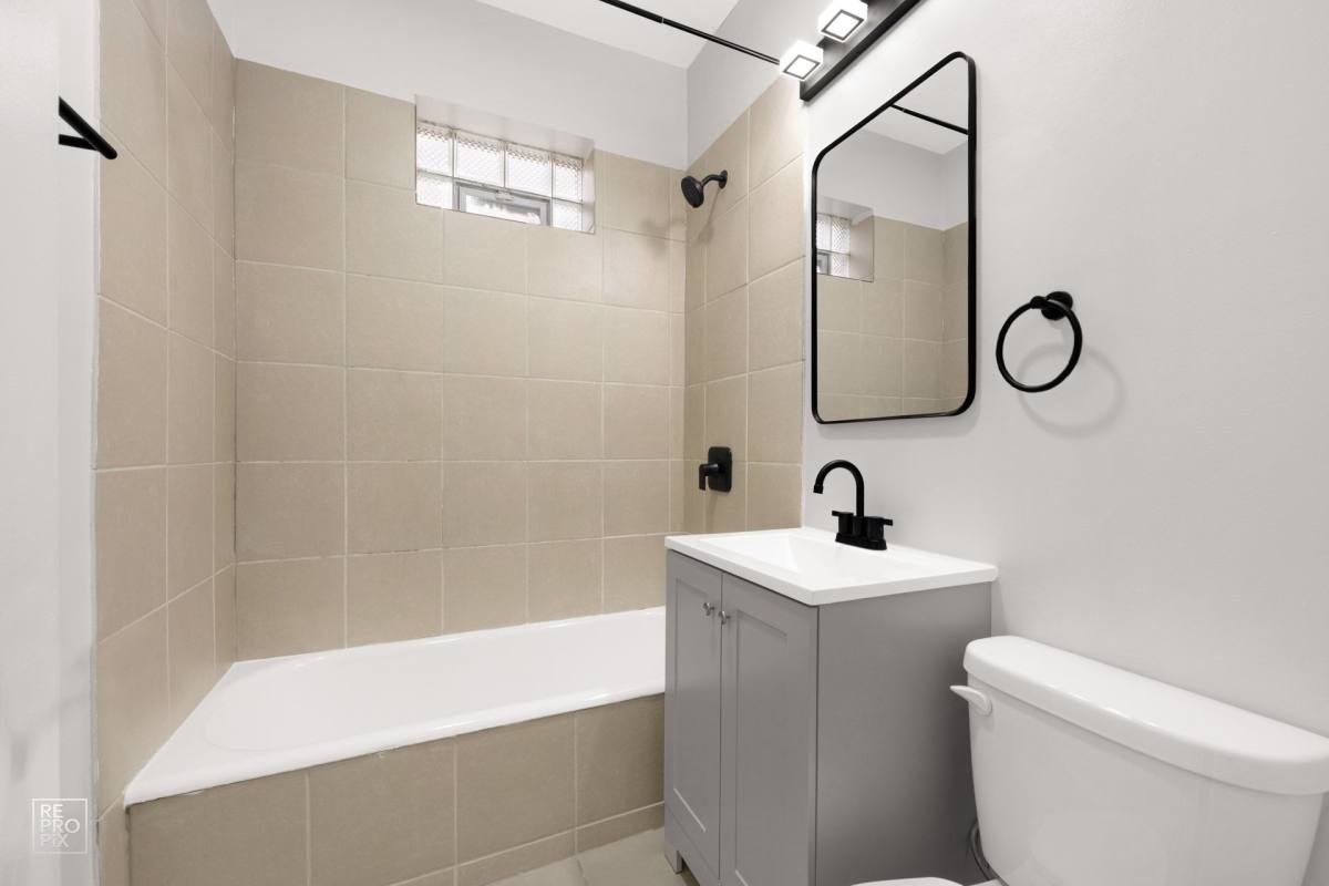 Apartment for rent at 4720 S Drexel Blvd, Chicago, IL 60615