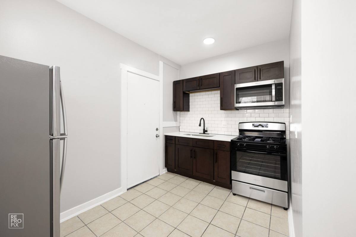 Apartment for rent at 4720 S Drexel Blvd, Chicago, IL 60615
