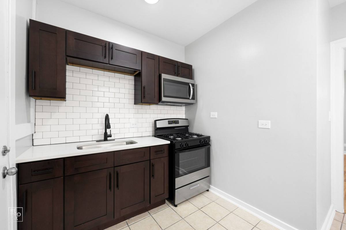 Apartment for rent at 4720 S Drexel Blvd, Chicago, IL 60615