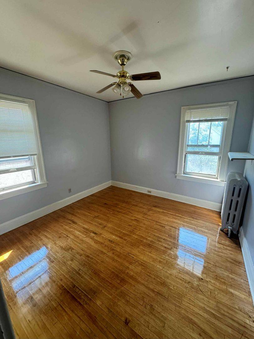 Apartment for rent at 806-08 5th St SE, Minneapolis, MN 55414