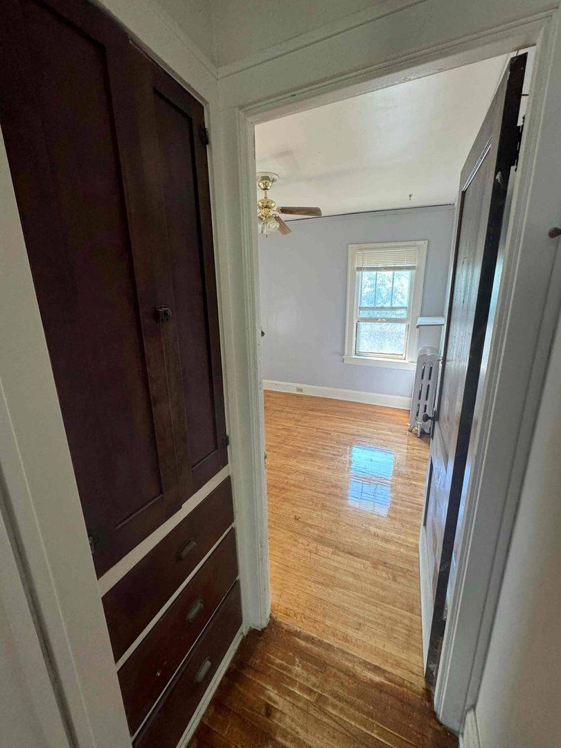 Apartment for rent at 806-08 5th St SE, Minneapolis, MN 55414