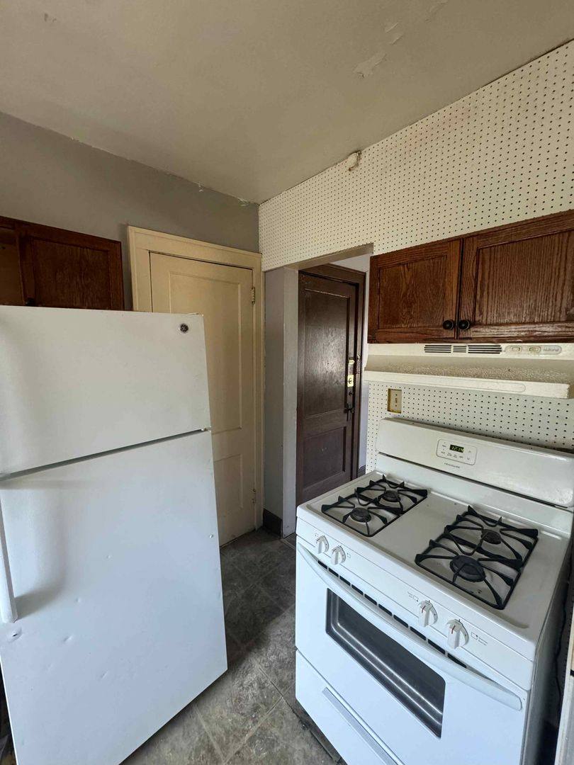 Apartment for rent at 806-08 5th St SE, Minneapolis, MN 55414