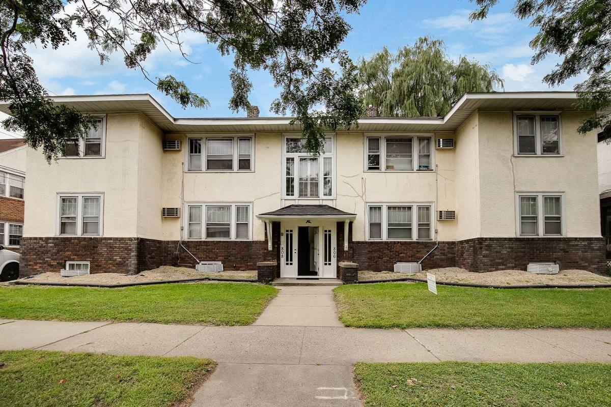 Apartment for rent at 806-08 5th St SE, Minneapolis, MN 55414