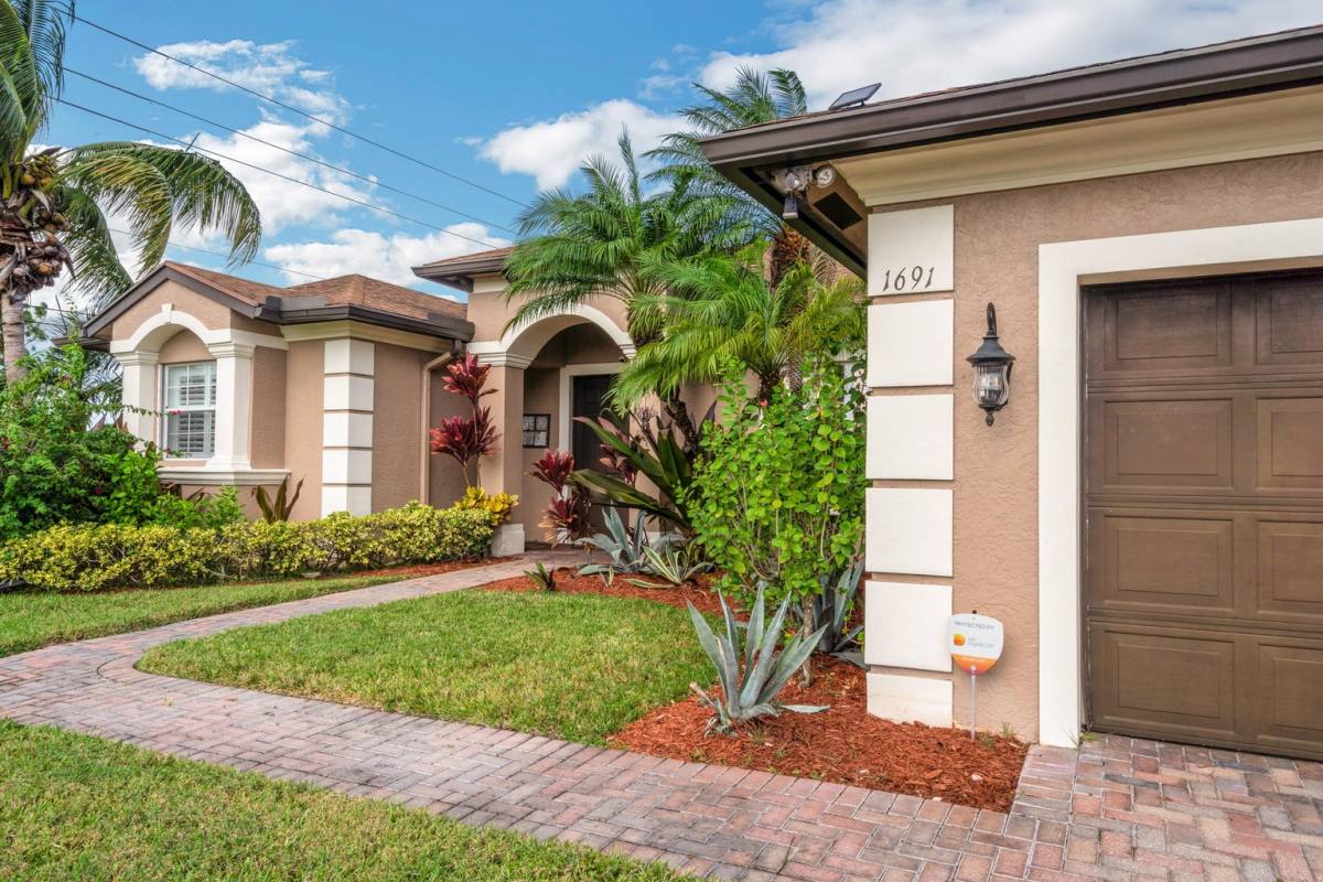 House for rent at 1691 SW Crawford Ave, Port Saint Lucie, FL 34953