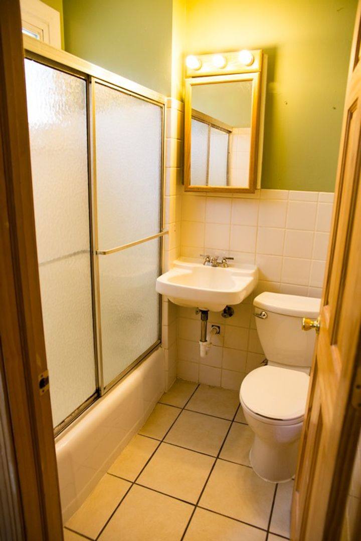 Apartment for rent at 825-27 15th Ave SE, Minneapolis, MN 55414