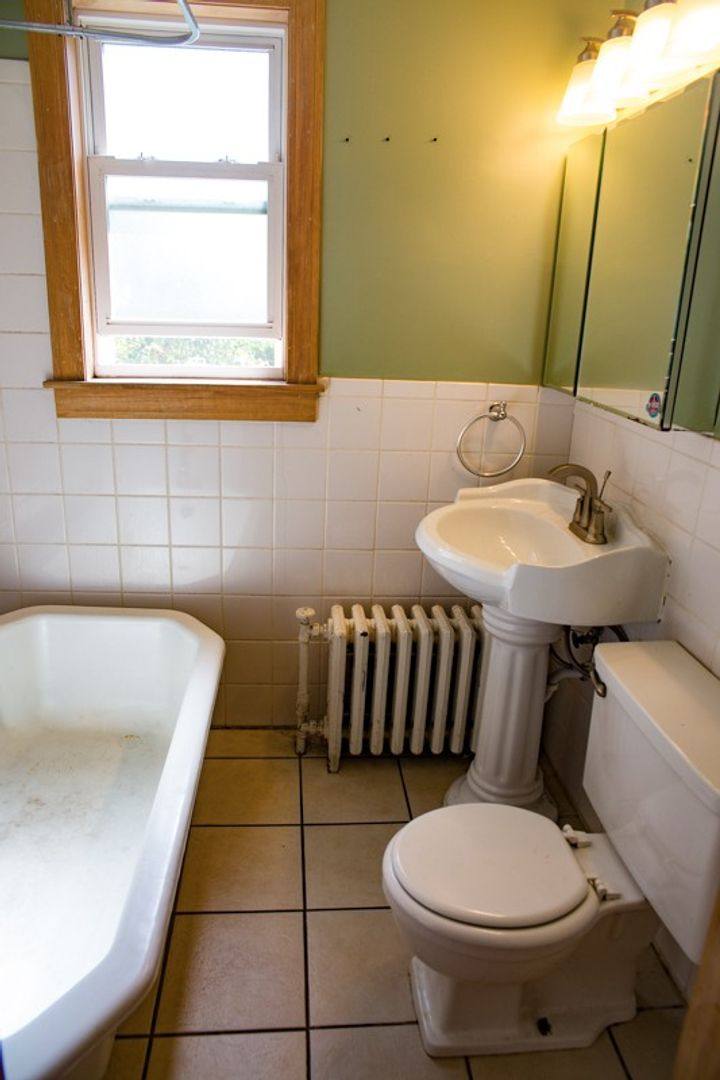 Apartment for rent at 825-27 15th Ave SE, Minneapolis, MN 55414