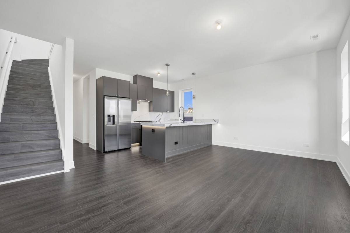 Apartment for rent at 1814 S Throop St #3F, Chicago, IL 60608