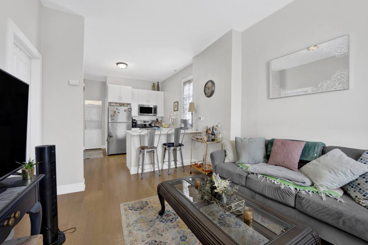 Condo for rent at 2545 W N Ave #3R, Chicago, IL 60647