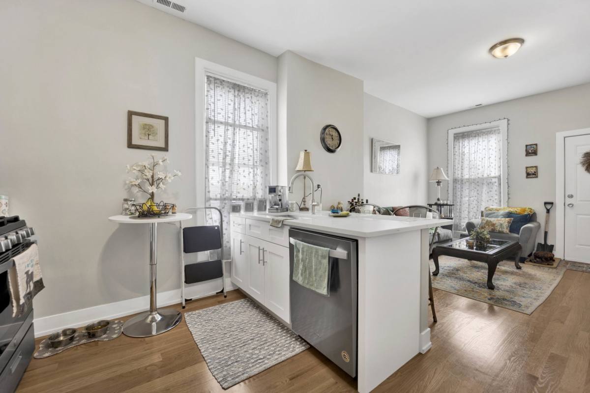 Condo for rent at 2545 W N Ave #3R, Chicago, IL 60647