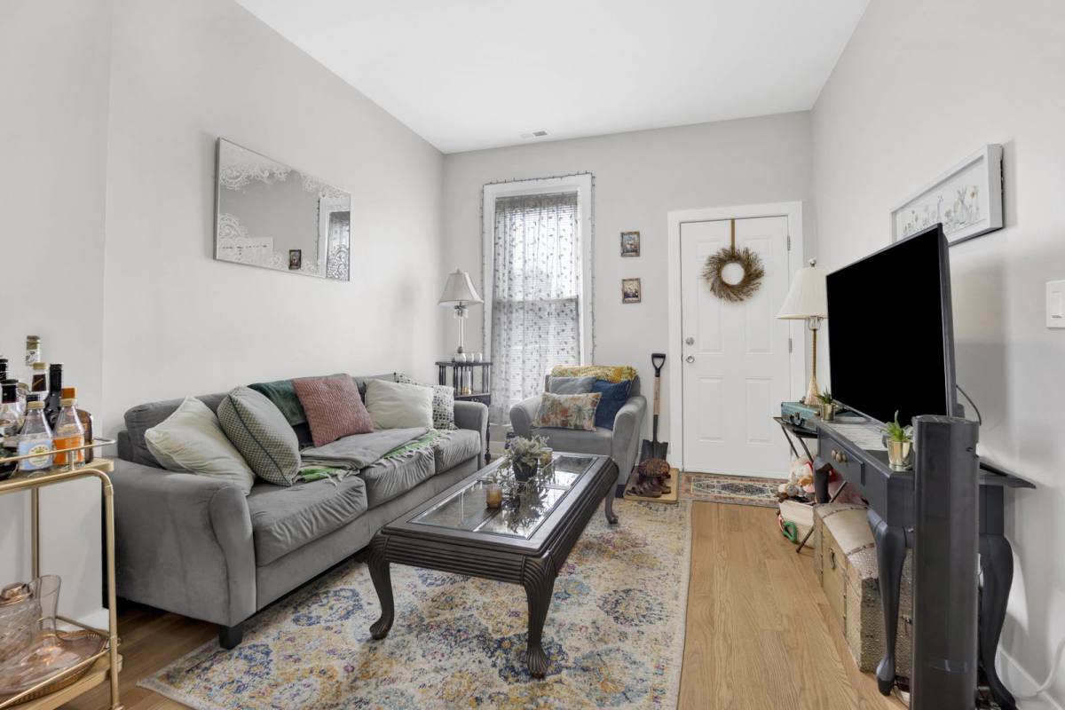 Condo for rent at 2545 W N Ave #3R, Chicago, IL 60647
