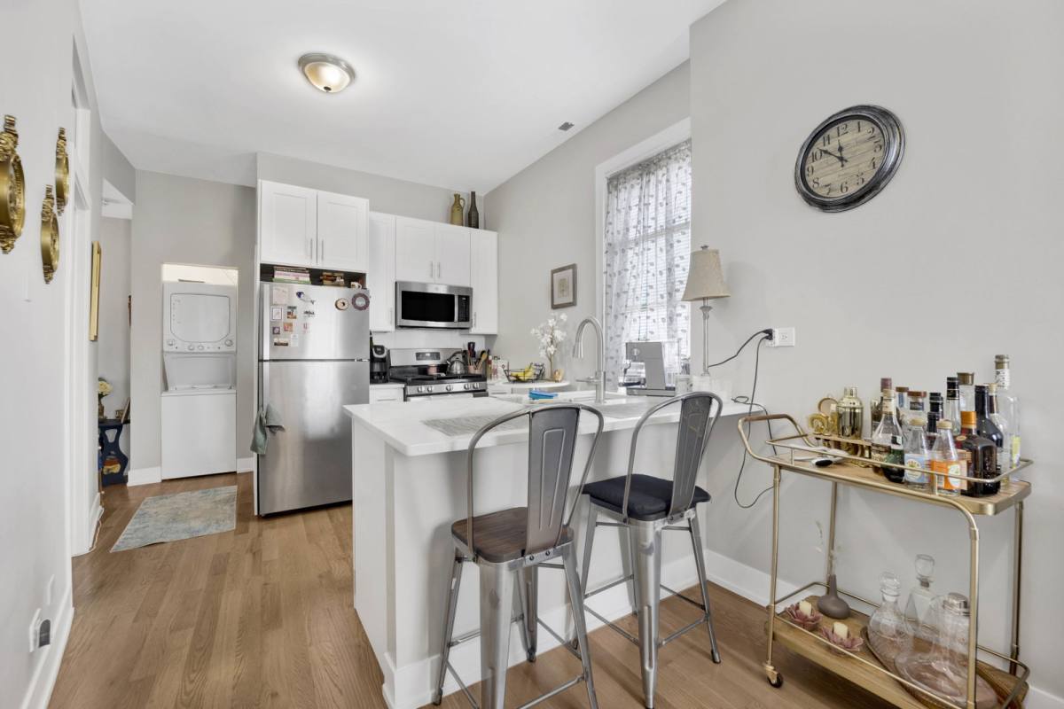 Condo for rent at 2545 W N Ave #3R, Chicago, IL 60647