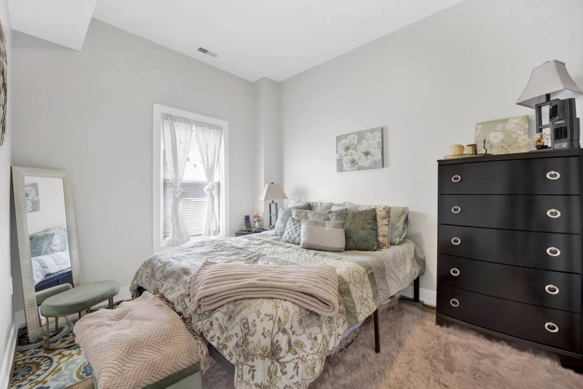 Condo for rent at 2545 W N Ave #3R, Chicago, IL 60647