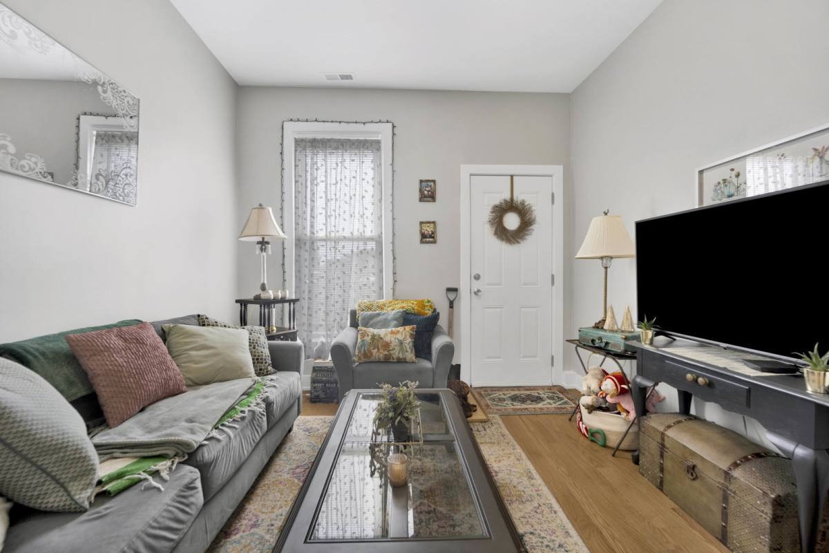 Condo for rent at 2545 W N Ave #3R, Chicago, IL 60647