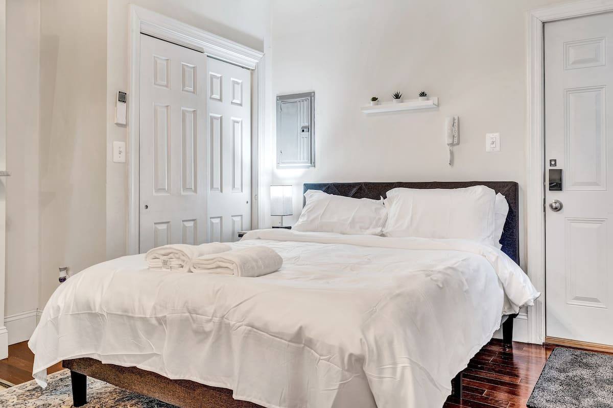 Apartment for rent at 321 S 16th St #2R, Philadelphia, PA 19102