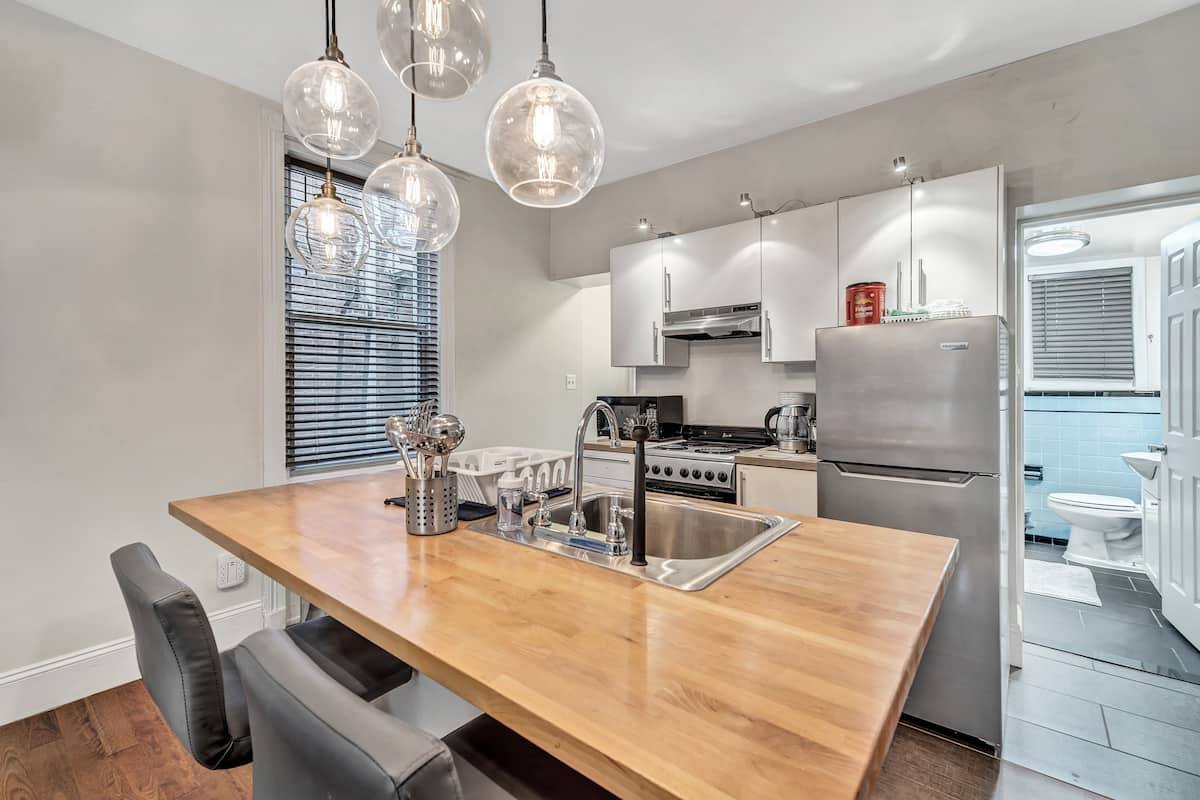 Apartment for rent at 321 S 16th St #2R, Philadelphia, PA 19102