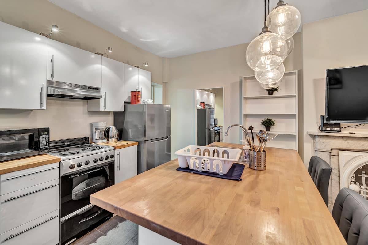 Apartment for rent at 321 S 16th St #2R, Philadelphia, PA 19102